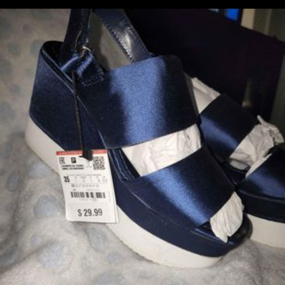 Ladies sandals